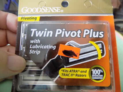 Good Sense Twin Pivot plus Razor set with lubricating strip