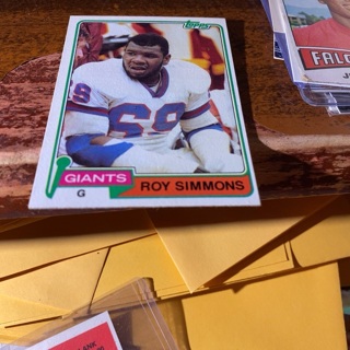 1981 topps roy Simmons football card 