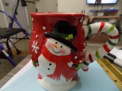 5 1/2 tall red ceramic snowman oversize coffee/hot chocolate cup red/green handle