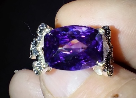 RING BEAUTIFUL STERLING SILVER SET WITH A FANTASTIC DEEP COLOR AMETHYST SIZE 6.