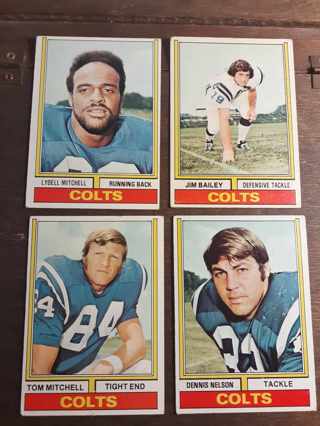 (4) 1974 TOPPS VINTAGE Team: Baltimore Colts