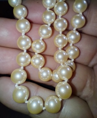 NECKLACE MONET PEARLS CLASSIC EXCELLENT CONDITION 8 MM 16 INCHES LONG ONE WEEK SPECIAL ONLY.