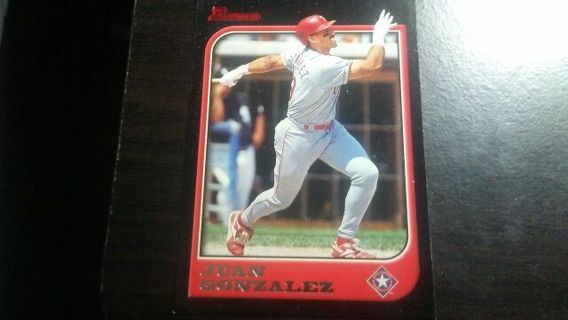 1997 BOWMAN JUAN GONZALEZ TEXAS RANGERS BASEBALL CARD# 29