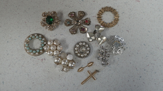 Assorted LOT of Broken & Missing Jewels COSTUME Jewelry for Crafting