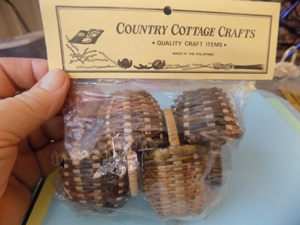 NIP ;Bag of Country cottage crafts set of 4 mini woven baskets Made in Phillipines