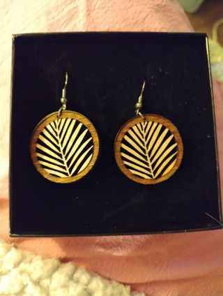 NEW in GIFT BOX GOLDEN WOODEN DANGLE  EARRINGS