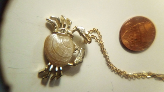 Crab necklace 