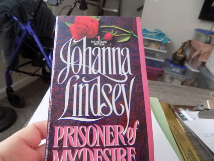 Paperback book Johanna Lindsey Prisoner of my heart