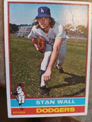 1976 TOPPS STAN WALL LOS ANGELES DODGERS BASEBALL CARD# 584