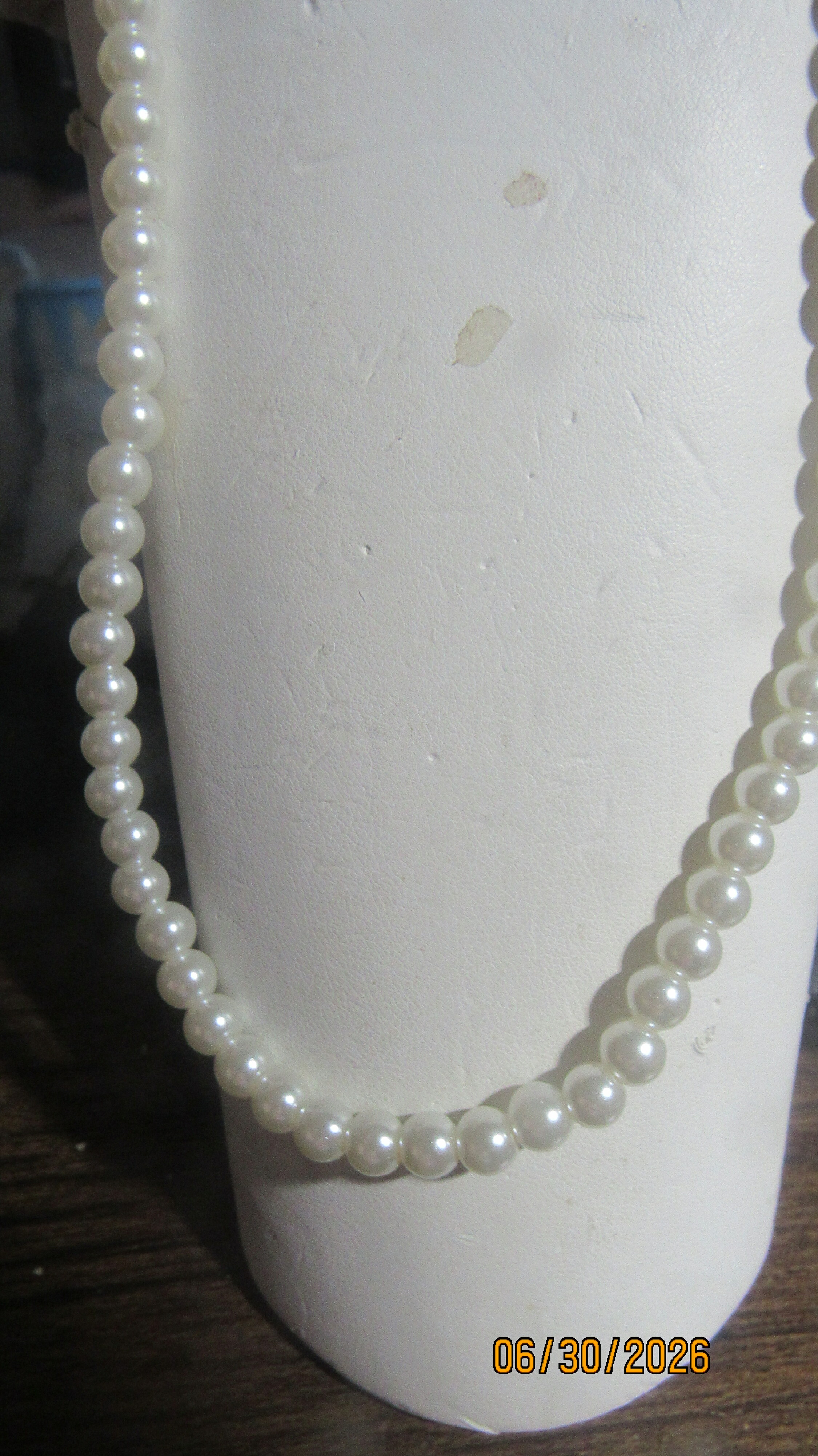 FREE: NECKLACE 