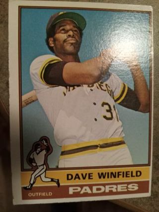 1976 TOPPS DAVE WINFIELD SAN DIEGO PADRES BASEBALL CARD# 160