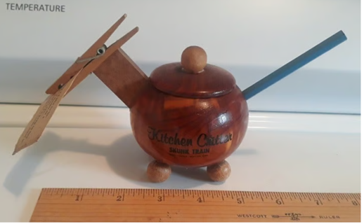 Vintage Kitchen Critter (hold rings, watch, recipe, etc)